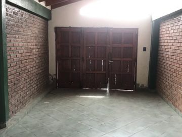 CASA EN VENTA 4 HAB. / JARDIN / QUINCHO - BARRIO HUILICHES
