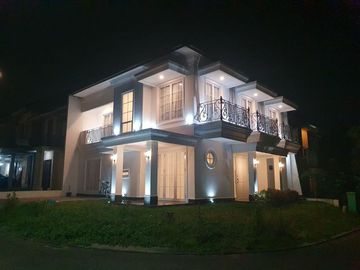 Dijual Rumah De Latinos BSD City New American Classic Modern, Furnished Bagus Siap Huni Murah