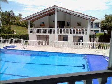 VENTA  O PERMUTA CASA CAMPESTRE CARMEN DE APICAL  1097 M2