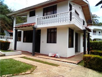 VENTA  O PERMUTA CASA CAMPESTRE CARMEN DE APICAL  1097 M2