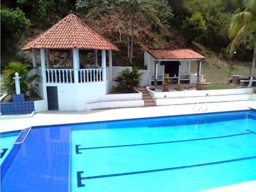 VENTA  O PERMUTA CASA CAMPESTRE CARMEN DE APICAL  1097 M2