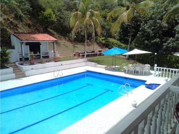 VENTA  O PERMUTA CASA CAMPESTRE CARMEN DE APICAL  1097 M2