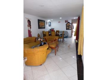 Comoda Casa + Apartamento en VENTA Barrio La VICTORIA