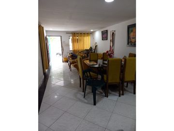 Comoda Casa + Apartamento en VENTA Barrio La VICTORIA