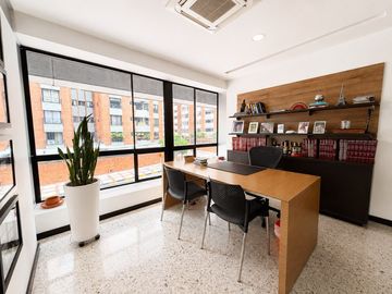oficina en arriendo en centenario. Cod A5062