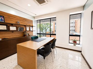 oficina en arriendo en centenario. Cod A5062