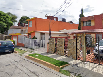 Remate Bancario Casa en San Salvador, Fracc. Valle Dorado, Tlalnepantla