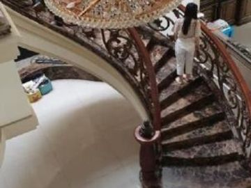 Rumah Mewah Model Klasik di Dharmahusada Mas
