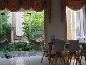 Rumah Mewah Model Klasik di Dharmahusada Mas