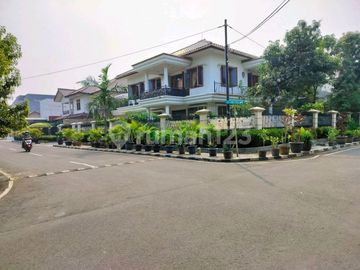 Rumah Huk Dekat. Jalur Lrt Dekat Fasum Dan Aman