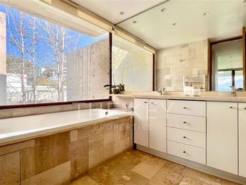 Casa en Venta en El Golf de Manquehue - Camino Punta de Águilas