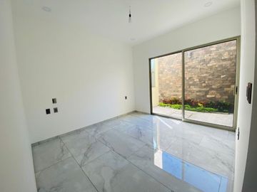 Casa en Fraccionamiento en Lomas de Vista Hermosa, Cuernavaca, Morelos CAEN-724-