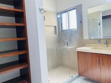 Casa en Fraccionamiento en Lomas de Vista Hermosa, Cuernavaca, Morelos CAEN-724-