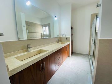 Casa en Fraccionamiento en Lomas de Vista Hermosa, Cuernavaca, Morelos CAEN-724-