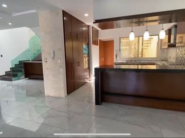 Casa en Fraccionamiento en Lomas de Vista Hermosa, Cuernavaca, Morelos CAEN-724-