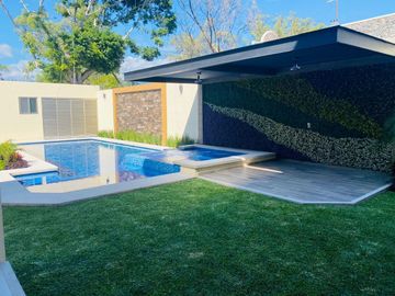 Casa en Fraccionamiento en Lomas de Vista Hermosa, Cuernavaca, Morelos CAEN-724-