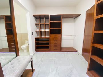 Casa en Fraccionamiento en Lomas de Vista Hermosa, Cuernavaca, Morelos CAEN-724-