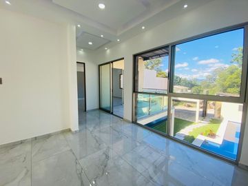 Casa en Fraccionamiento en Lomas de Vista Hermosa, Cuernavaca, Morelos CAEN-724-
