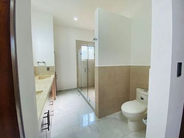 Casa en Fraccionamiento en Lomas de Vista Hermosa, Cuernavaca, Morelos CAEN-724-