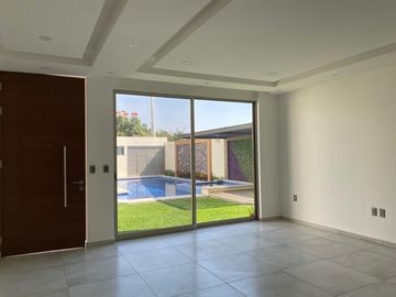 Casa en Fraccionamiento en Lomas de Vista Hermosa, Cuernavaca, Morelos CAEN-724-