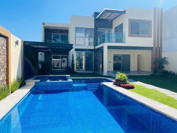 Casa en Fraccionamiento en Lomas de Vista Hermosa, Cuernavaca, Morelos CAEN-724-