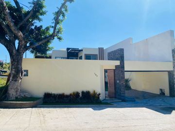 Casa en Fraccionamiento en Lomas de Vista Hermosa, Cuernavaca, Morelos CAEN-724-