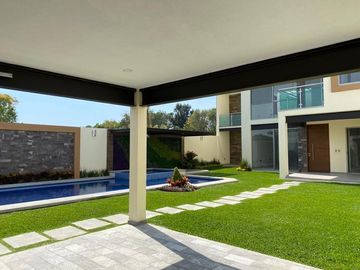 Casa en Fraccionamiento en Lomas de Vista Hermosa, Cuernavaca, Morelos CAEN-724-