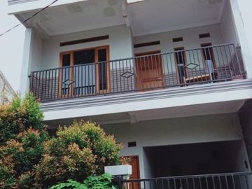 Rumah di Limo, 2Lt, Bangunan 2016, Lingk. Nyaman di Grogol