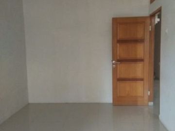 Rumah di Limo, 2Lt, Bangunan 2016, Lingk. Nyaman di Grogol
