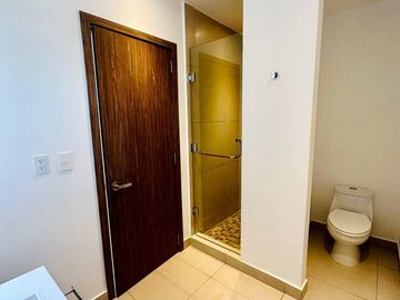 Departamento de 3 recámaras, con vista al parque, en Vía Montejo.