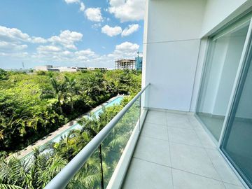 Departamento de 3 recámaras, con vista al parque, en Vía Montejo.
