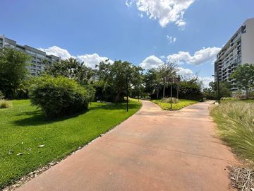Departamento de 3 recámaras, con vista al parque, en Vía Montejo.