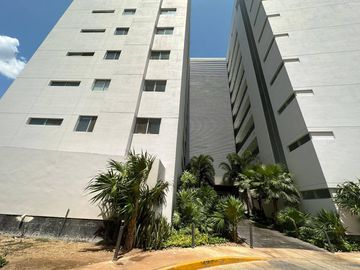 Departamento de 3 recámaras, con vista al parque, en Vía Montejo.