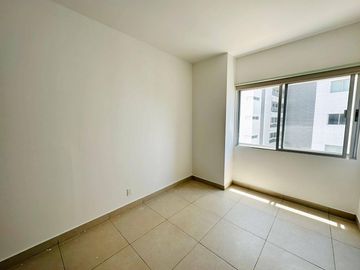 Departamento de 3 recámaras, con vista al parque, en Vía Montejo.
