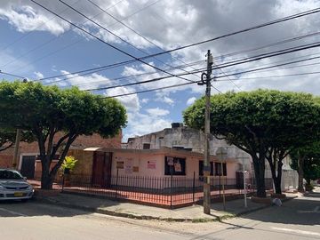 ESQUINERA BIEN UBICADA