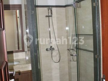 Rumah Vila Hook 3 Lantai Dengan Home Theater Dan Area Terbuka View Taman Di Bsd