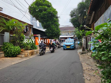Rumah Tua di Jl Guru Mughni Daerah Setiabudi