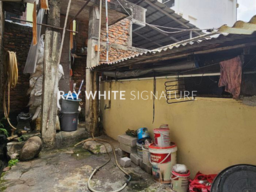 Rumah Tua di Jl Guru Mughni Daerah Setiabudi