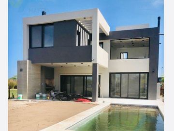 Casa - Puertos del lago Araucarias