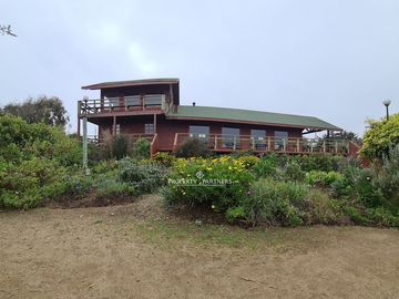 Punta de Tralca - Isla Negra, Excelente Propiedad en Borde Costero