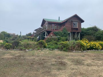 Punta de Tralca - Isla Negra, Excelente Propiedad en Borde Costero