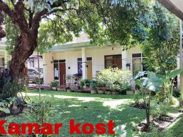 Rumah Mewah Berikut Rumah Kost Sayap Sukajadi
