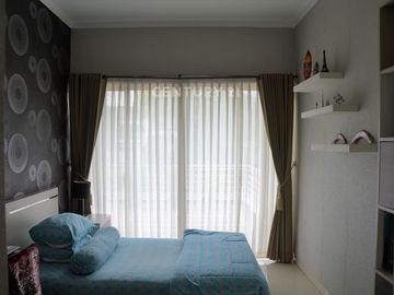 Dijual Rumah Kebayoran Bintaro Depan Taman