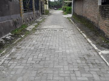 Rumah timur pabrik Sampurna kalitirto berbah sleman yogyakarta