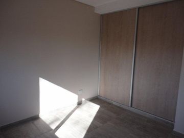 VENTA DE DEPARTAMENTO 2 AMBIENTES A ESTRENAR - CON COCHERA - PRIMER PISO AL FRENTE