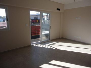 VENTA DE DEPARTAMENTO 2 AMBIENTES A ESTRENAR - CON COCHERA - PRIMER PISO AL FRENTE