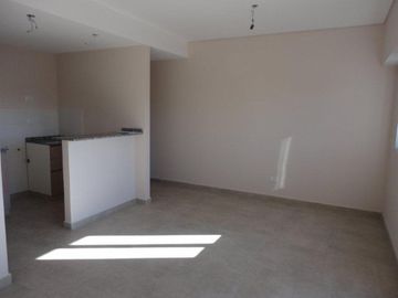 VENTA DE DEPARTAMENTO 2 AMBIENTES A ESTRENAR - CON COCHERA - PRIMER PISO AL FRENTE