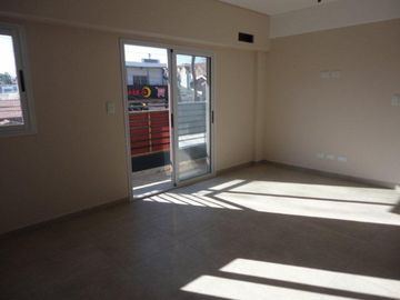 VENTA DE DEPARTAMENTO 2 AMBIENTES A ESTRENAR - CON COCHERA - PRIMER PISO AL FRENTE