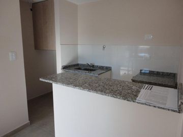 VENTA DE DEPARTAMENTO 2 AMBIENTES A ESTRENAR - CON COCHERA - PRIMER PISO AL FRENTE