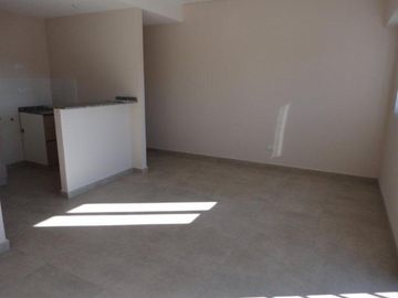VENTA DE DEPARTAMENTO 2 AMBIENTES A ESTRENAR - CON COCHERA - PRIMER PISO AL FRENTE